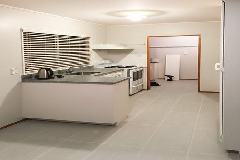 Photo of property in 13 Rewarewa Road, Te Atatu Peninsula, Auckland, 0610