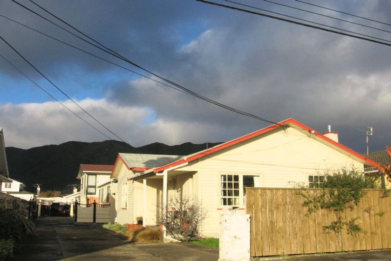 Photo of property in 2/35 Leighton Avenue, Waiwhetu, Lower Hutt, 5010