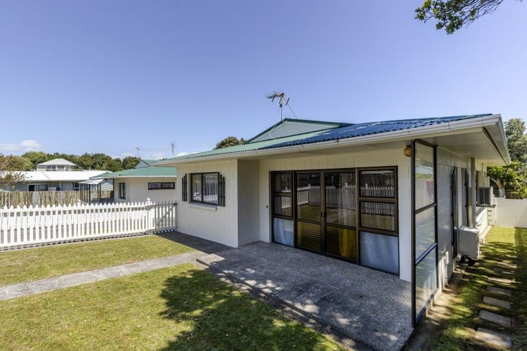 Photo of property in 2/5a Tahurangi Place, Spotswood, New Plymouth, 4310