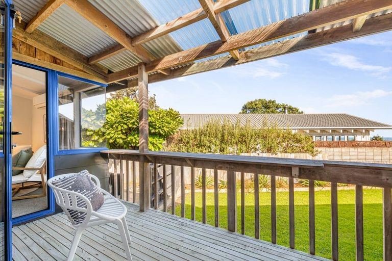 Photo of property in 10 Edwin Mitchelson Road, Muriwai, Waimauku, 0881