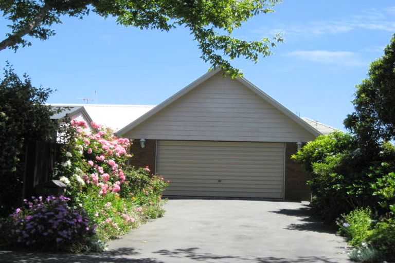 Photo of property in 5a Oakhurst Place, Russley, Christchurch, 8042