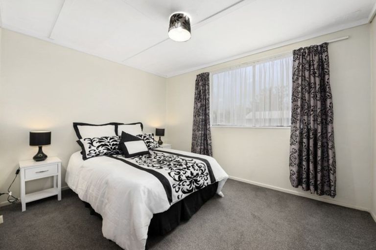 Photo of property in 11a Hartford Crescent, Totara Park, Upper Hutt, 5018