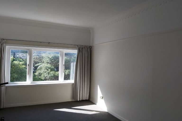 Photo of property in Ambassador Flats, 4/7 Maurice Terrace, Te Aro, Wellington, 6011