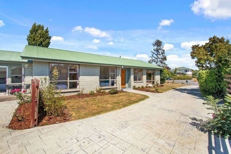 Photo of property in 22 Sarabande Avenue, Redwood, Christchurch, 8051