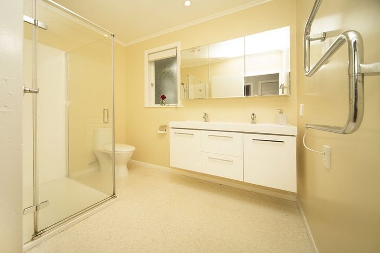 Photo of property in 270 Rangatira Road, Beach Haven, Auckland, 0626