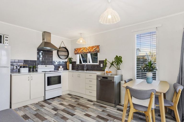 Photo of property in 39 Harbour View Road, Omokoroa, 3114