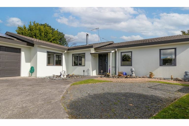 Photo of property in 48 Zefiro Drive, Massey, Auckland, 0614