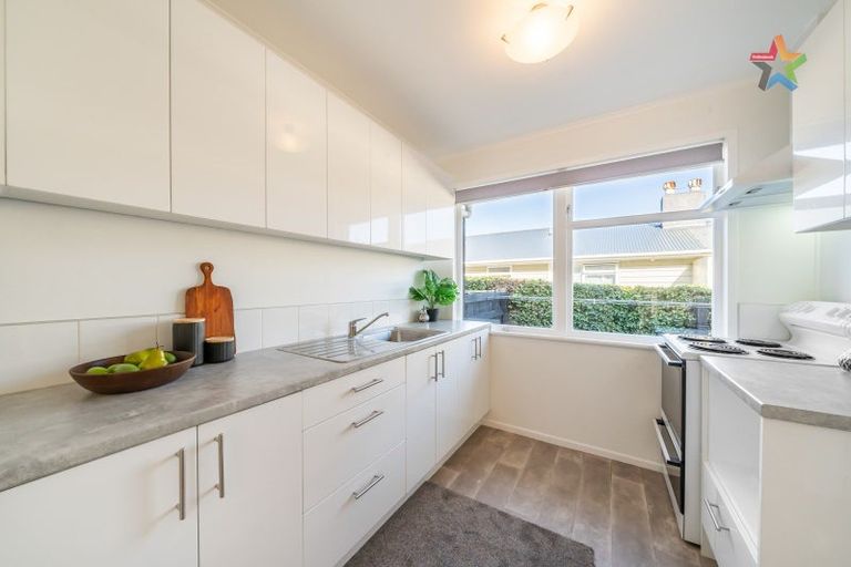 Photo of property in 2/12 Bridge Street, Melling, Lower Hutt, 5010