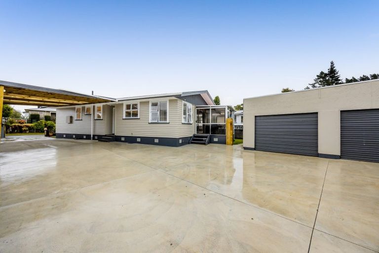 Photo of property in 16 Kauri Street, Merrilands, New Plymouth, 4312