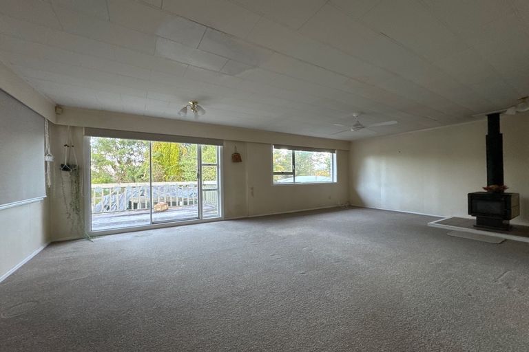 Photo of property in 1 La Trobe Street, Pakuranga Heights, Auckland, 2010