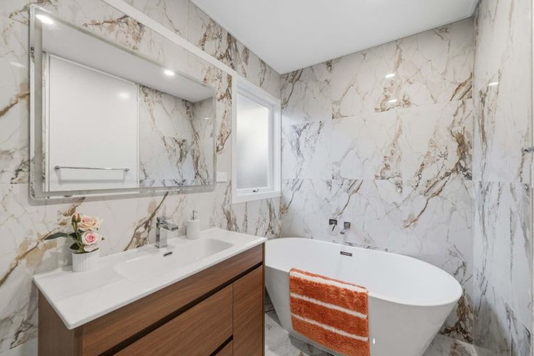 Photo of property in 21 Lawrence Crescent, Hillpark, Auckland, 2102