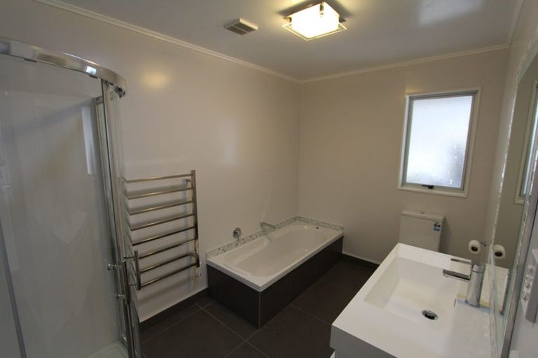 Photo of property in 24 Dowse Drive, Maungaraki, Lower Hutt, 5010