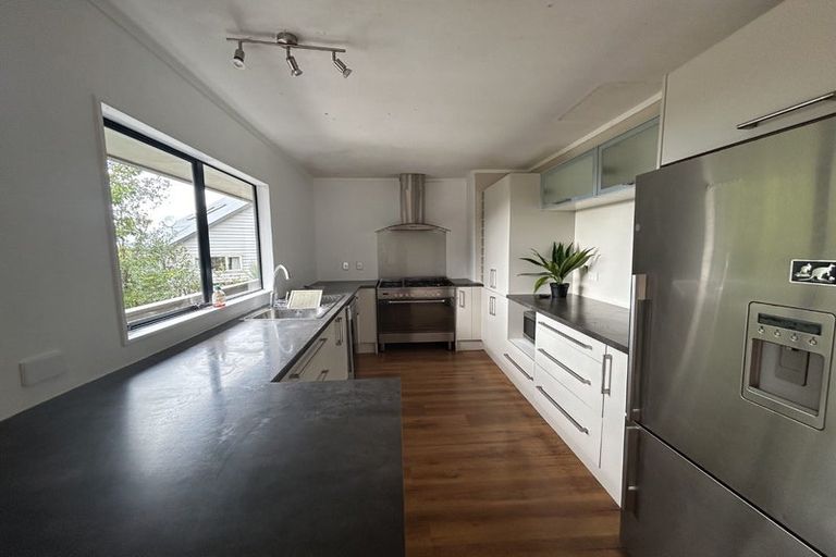 Photo of property in 1/2 Heatherleigh Rise, Northcross, Auckland, 0632