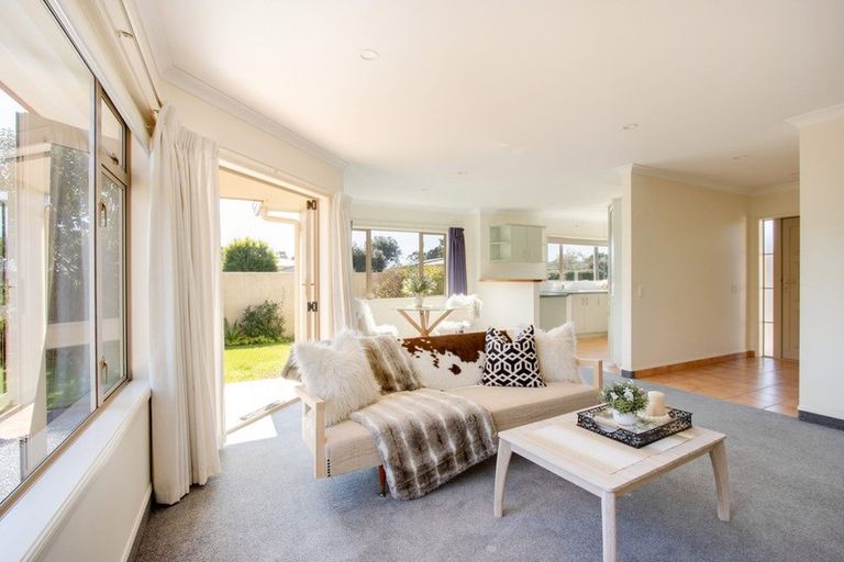 Photo of property in 52 Neeve Road, Taradale, Napier, 4112