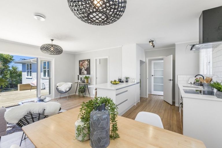 Photo of property in 48 Longburn Road, Henderson, Auckland, 0610