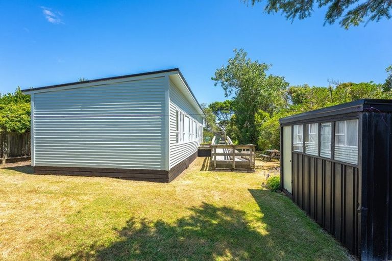 Photo of property in 25 Te Moana Road, Waikanae Beach, Waikanae, 5036