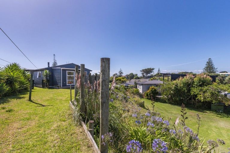 Photo of property in 42 Rodney Avenue, Te Horo Beach, Otaki, 5581