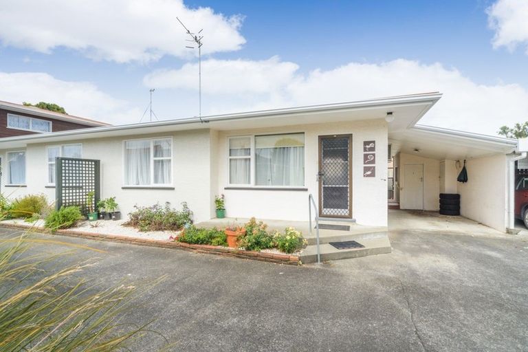 Photo of property in 2/360 College Street, West End, Palmerston North, 4410