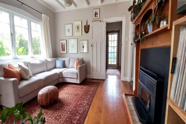 Photo of property in 53 Woodglen Road, Glen Eden, Auckland, 0602