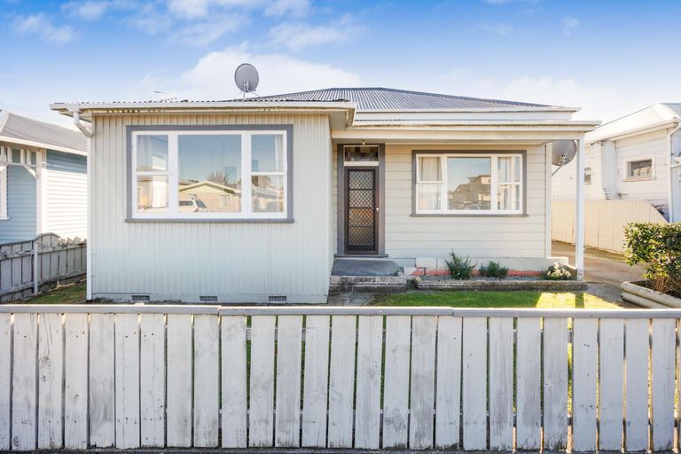 Photo of property in 21 Edgeware Road, Palmerston North, 4410