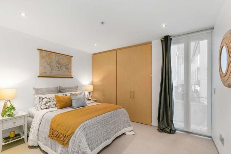 Photo of property in Sanctum Apartment, 10 Ebor Street, Te Aro, Wellington, 6011