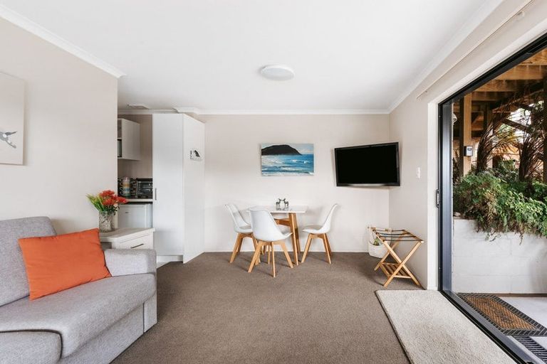 Photo of property in 46 Links View Drive, Omokoroa, 3114