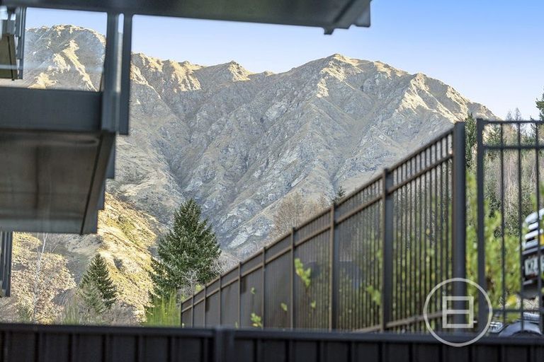 Photo of property in 1/26 Bullendale Drive, Arthurs Point, Queenstown, 9371
