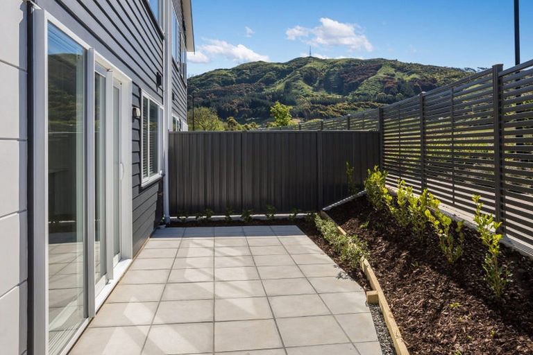 Photo of property in 8 Parekareka Lane, Kenepuru, Porirua, 5022