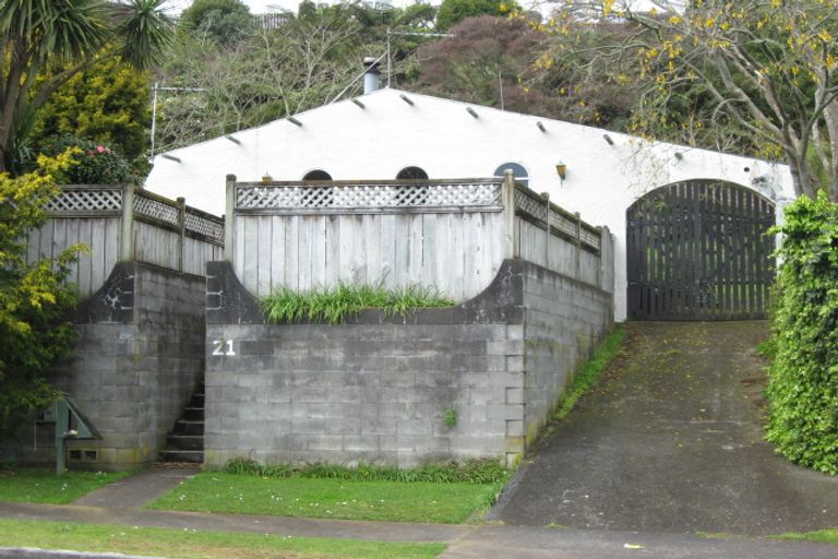 Photo of property in 21 Heaphy Street, Westown, New Plymouth, 4310