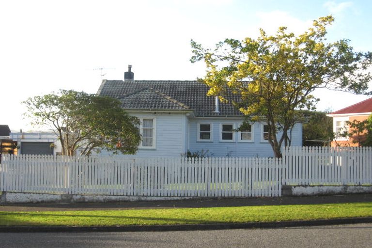 Photo of property in 98 Wilkie Crescent, Naenae, Lower Hutt, 5011