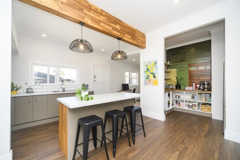 Photo of property in 84 Featherston Street, Takaro, Palmerston North, 4412