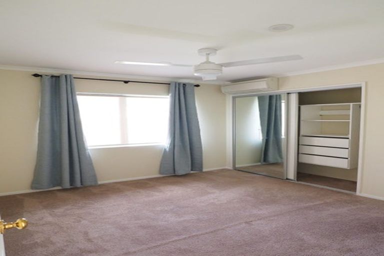 Photo of property in 9 Graven Court, Henderson, Auckland, 0612