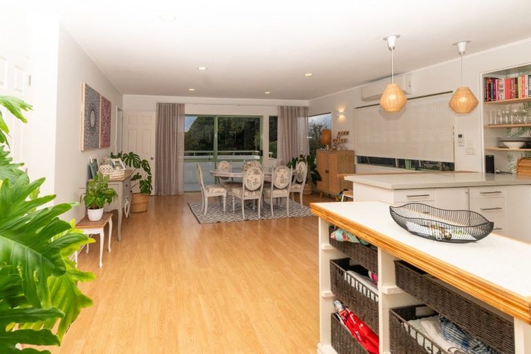 Photo of property in 12 Shannon Place, Torbay, Auckland, 0630
