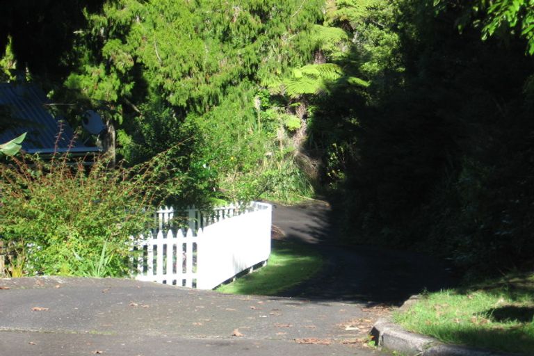 Photo of property in 39 Longfellow Parade, Glen Eden, Auckland, 0604