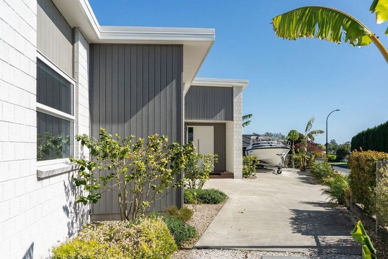 Photo of property in 27 Kayelene Place, Omokoroa, 3114