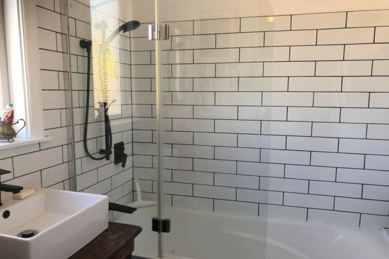 Photo of property in 2 Leicester Street, Picton, 7220