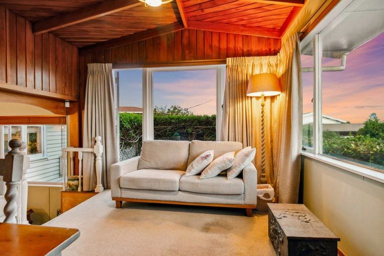 Photo of property in 63 Forrest Hill Road, Milford, Auckland, 0620