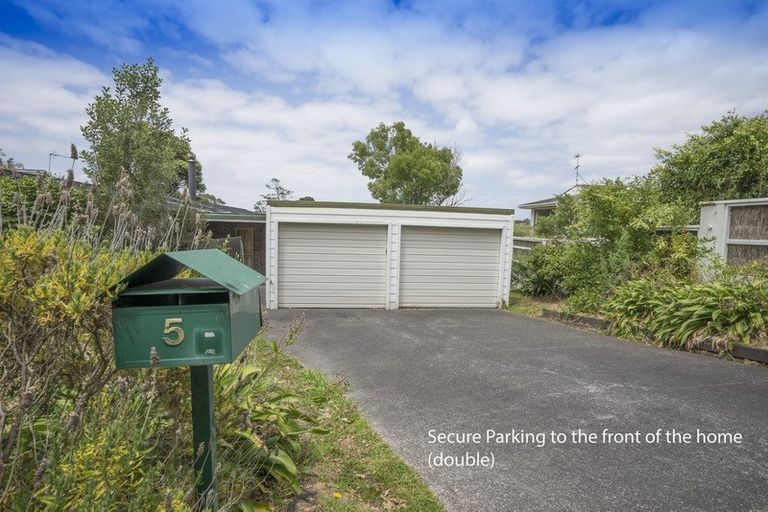 Photo of property in 5 Holyoake Place, Chatswood, Auckland, 0626