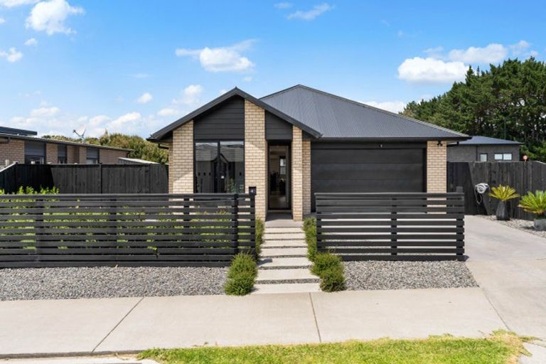 Photo of property in 4 Orawahi Road, Glenbrook, 2681