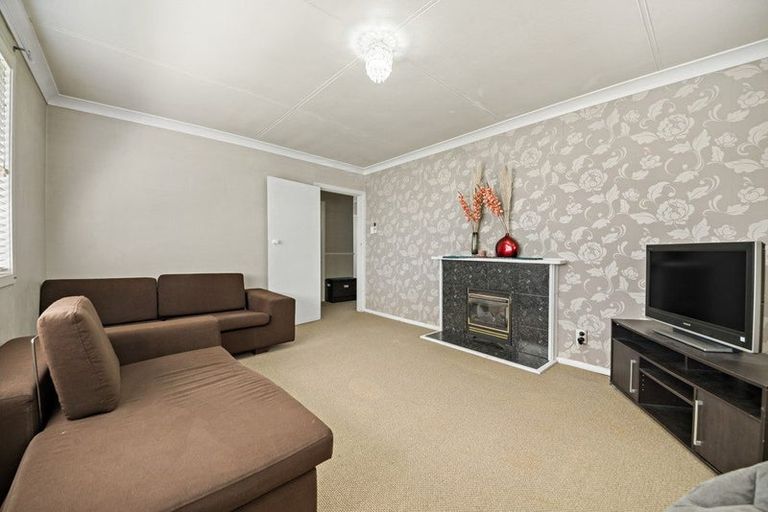 Photo of property in 82 Kelman Road, Kelston, Auckland, 0602