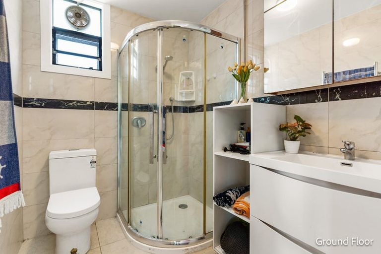 Photo of property in 42 Ellesmere Crescent, Pakuranga Heights, Auckland, 2010