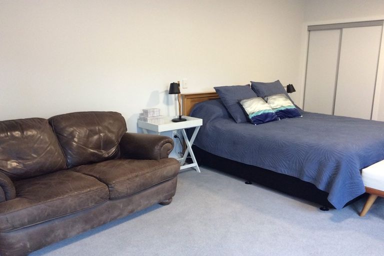 Photo of property in 15 Old Lake Road, Narrow Neck, Auckland, 0624