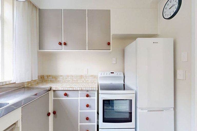 Photo of property in Wharenui Apartments, 274 Oriental Parade, Oriental Bay, Wellington, 6011