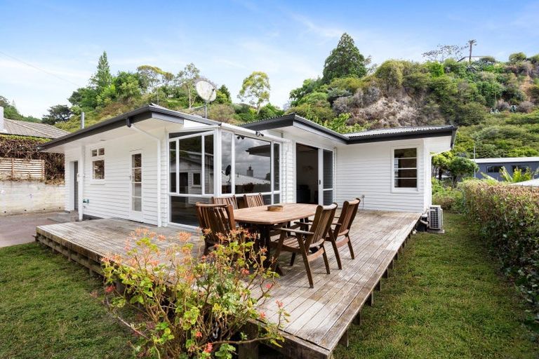 Photo of property in 51 Burns Road, Hospital Hill, Napier, 4110