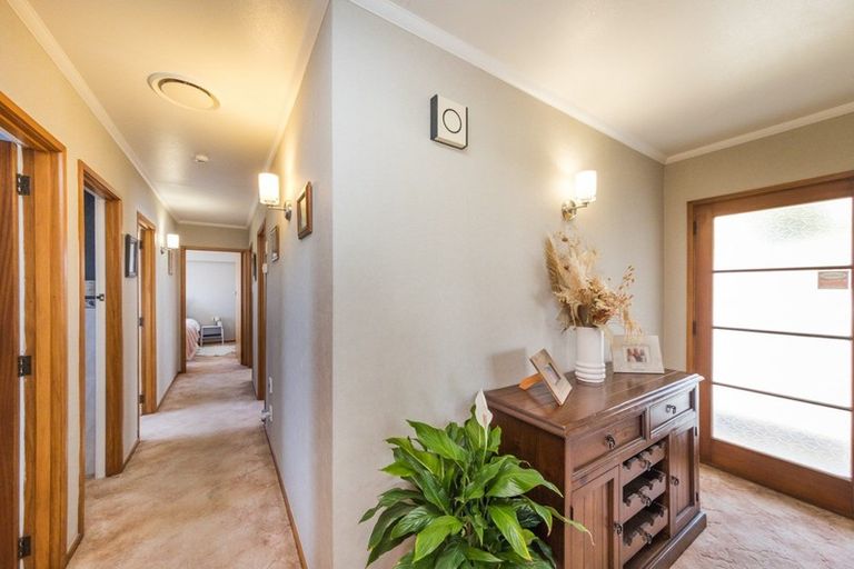 Photo of property in 17 Tararua Terrace, Cloverlea, Palmerston North, 4412