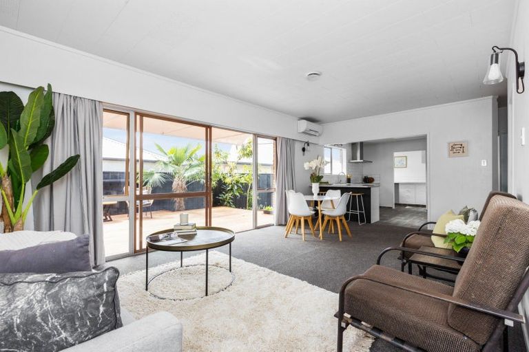 Photo of property in 2/6 Lindsay Street, Havelock North, 4130