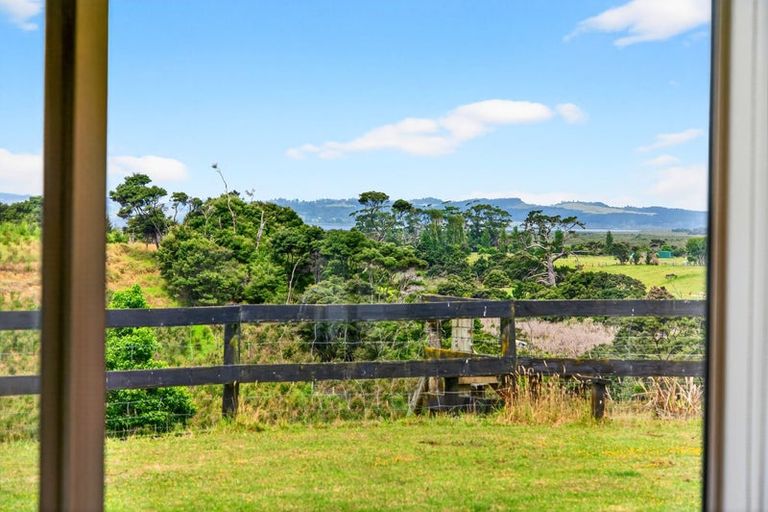 Photo of property in 1014 South Head Road, South Head, Helensville, 0874