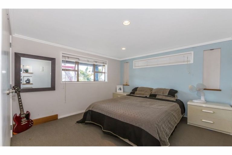 Photo of property in 10 Rishworth Avenue, Stanmore Bay, Whangaparaoa, 0932