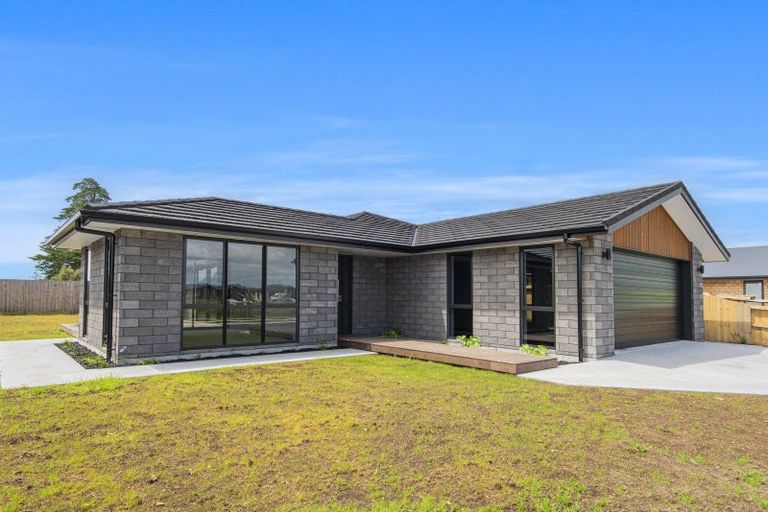 Photo of property in 71 Kaurinui Crescent, One Tree Point, 0118