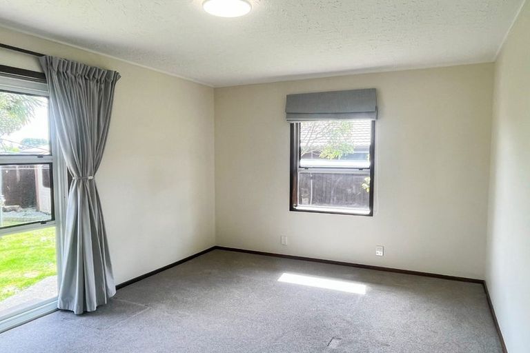 Photo of property in 14 Camberwell Place, Avonhead, Christchurch, 8042